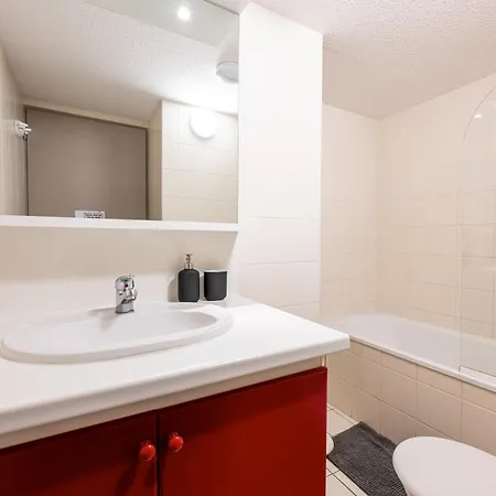- Avec Piscine Apartment *